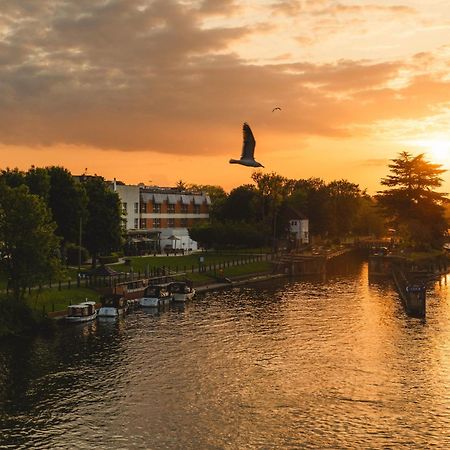 Hotel The Runnymede On Thames (Adults Only) Egham Exterior foto